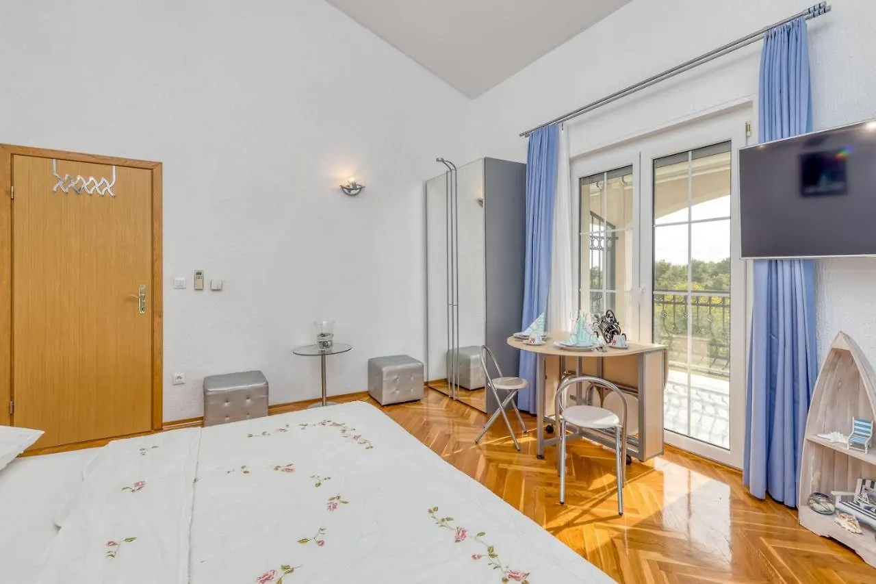 Πανσιόν Apartments Covic Antonci